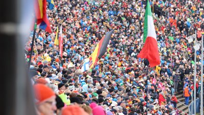 [Translate to English:] Fans in der ARENA am Rennsteig