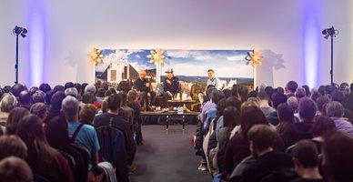 400 viewers watched the recording of the podcast. This meant that the event was sold out.